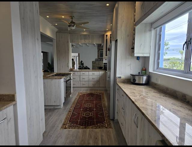 4 BEDROOM HOUSE FOR SALE IN OUTENIQUA STRAND